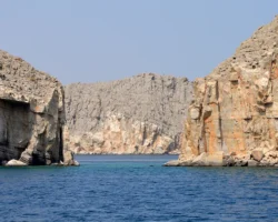 Аббас Арагчи и Дональд Трамп сообщили об открытии Ормузского пролива abbas aragchi i donald tramp soobshhili ob otkrytii ormuzskogo proliva-t-nw-ru-0