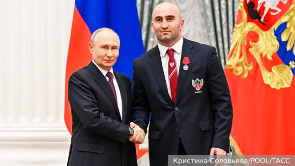 Боксер Гассиев пригласил Путина на свой бой в июле