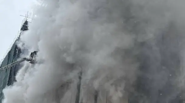 Число погибших при пожаре на стройке на севере Москвы увеличилось до пяти