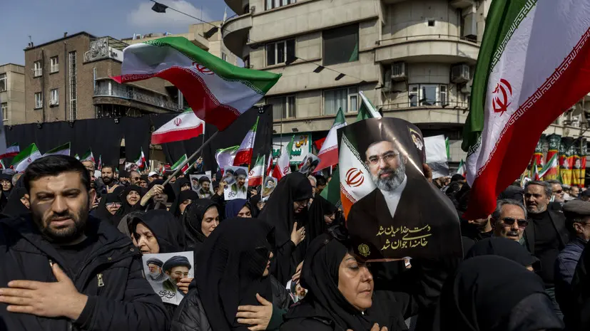 Тяжёлое состояние Хаменеи, мирный план Ирана и удары по нефтехимическому комплексу: что происходит на Ближнем Востоке