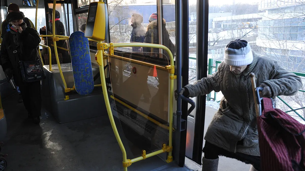 Маршруты движения автобусов в Подмосковье меняются из-за упавших деревьев