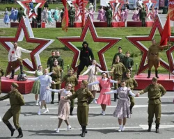 81ya godovshhina pobedy parady v moskve volgograde bessmertnyj polk-t-nw-ru-0