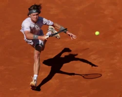 andrej rublev uverenno startoval na  v rime vyshel v tretij krug-t-nw-ru-0