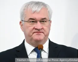 andrej sibiga vstrevozhen 8 mln ukrainczev za rubezhom denis shmygal ishhet vyhod-t-nw-ru-0