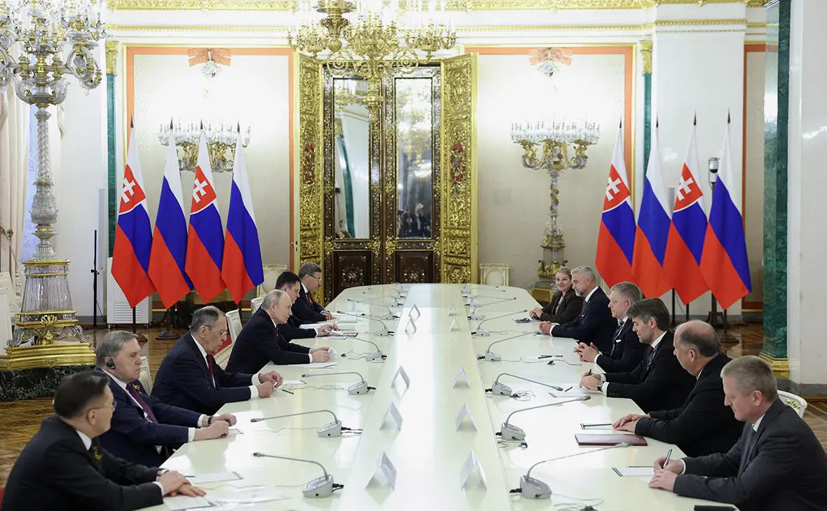 Переговоры президента России Владимира Путина и премьер-министра Словакии Роберта Фицо (Рамиль Ситдиков / Reuters)