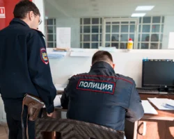 umvd i policziya vladivostoka vzyali pod kontrol pozhar s mashinoj-t-nw-ru-0
