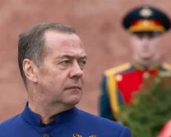 Владимир Путин и Дмитрий Медведев поздравили страну с Днем Победы vladimir putin i dmitrij medvedev pozdravili stranu s dnem pobedy-t-nw-ru-0