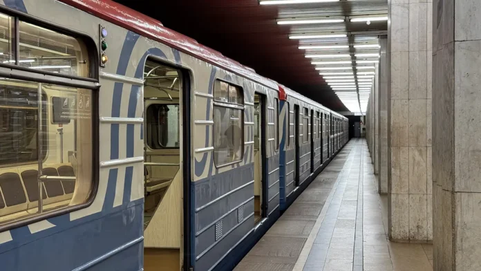 deptrans moskvy vosstanovil dvizhenie na kolczevoj linii metro-t-nw-ru-0