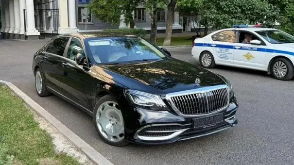 В Москве задержали водителя Maybach за езду с подложными номерами