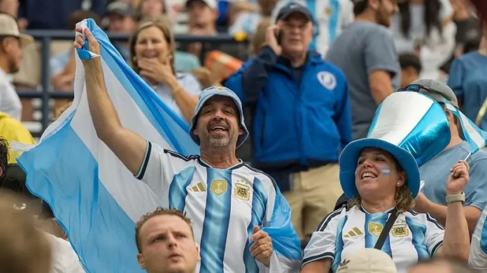 nyujorkskie fany argentiny i alzhira shumno nachali chm2026 na tajmsskver-t-nw-ru-0
