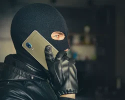 Полиция Подмосковья раскрыла кражу 2,5 млн рублей у жительницы Лобни policziya podmoskovya raskryla krazhu 25 mln rublej u zhitelniczy lobni-t-nw-ru-0