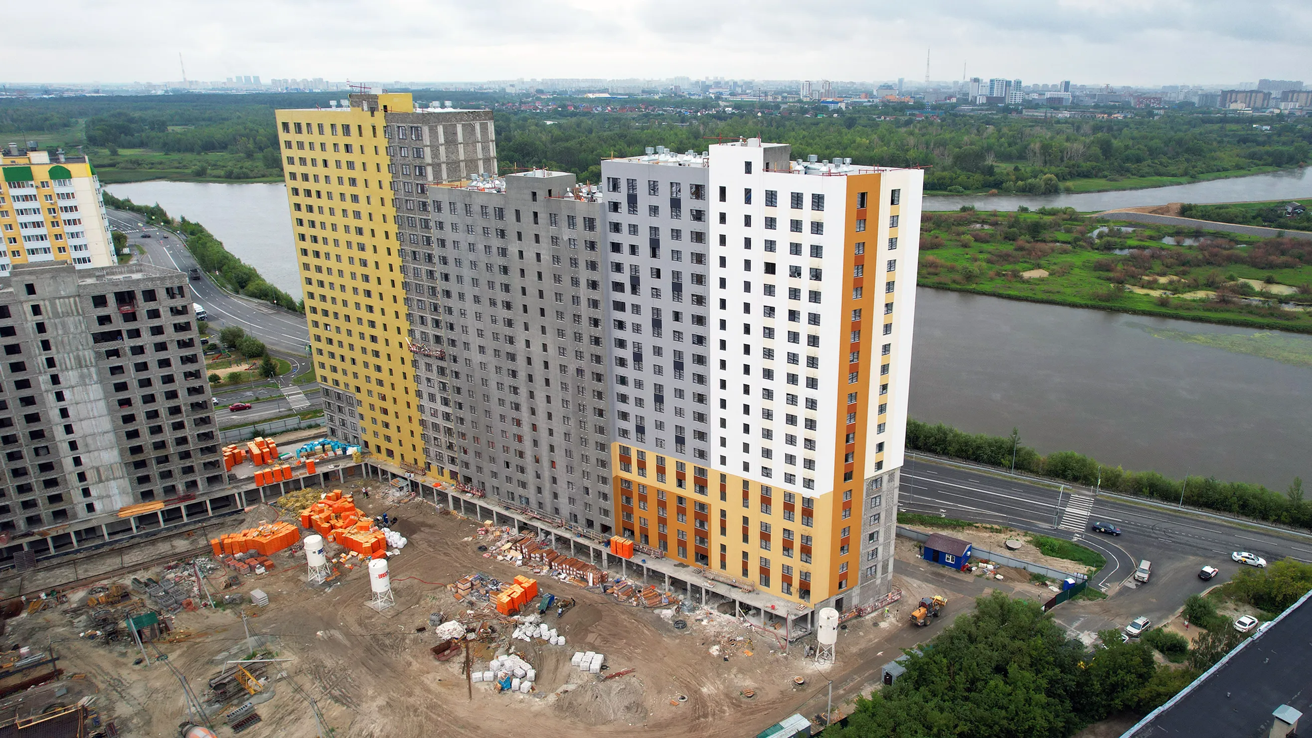 Фото ЖК Онегин. Дом у озера