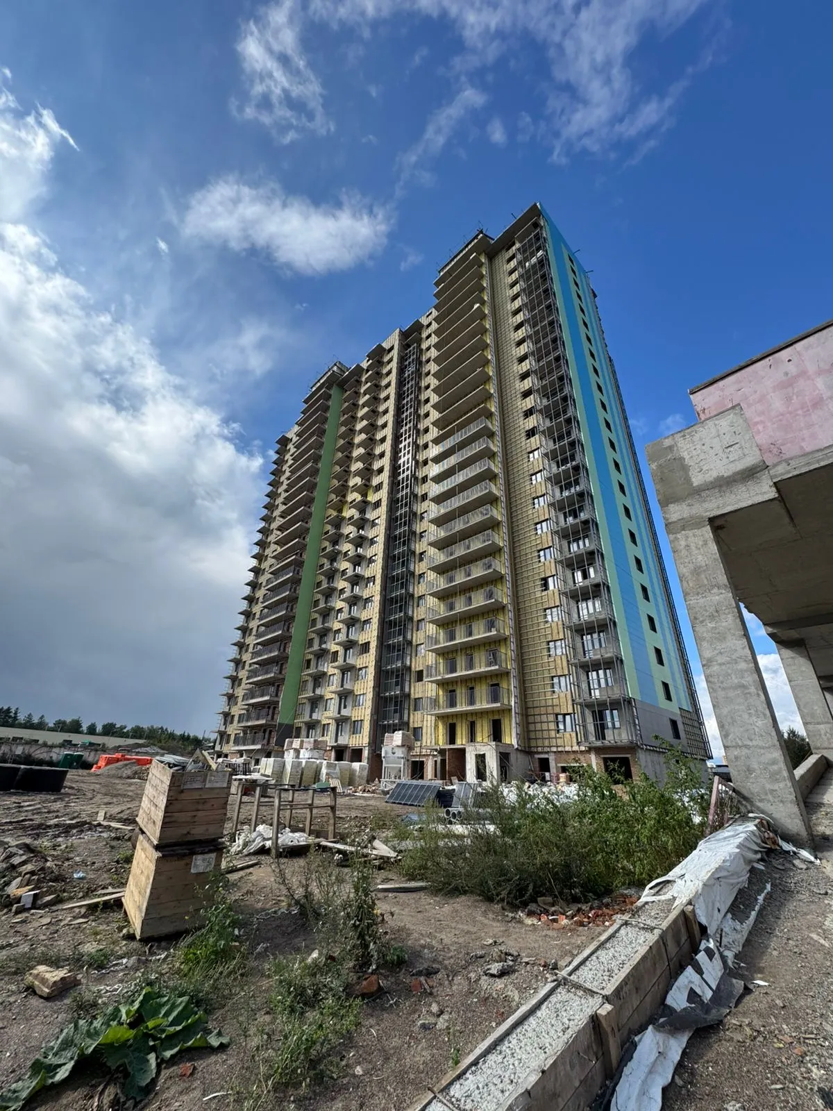 Зелёная высотка на Калинина ход строительства