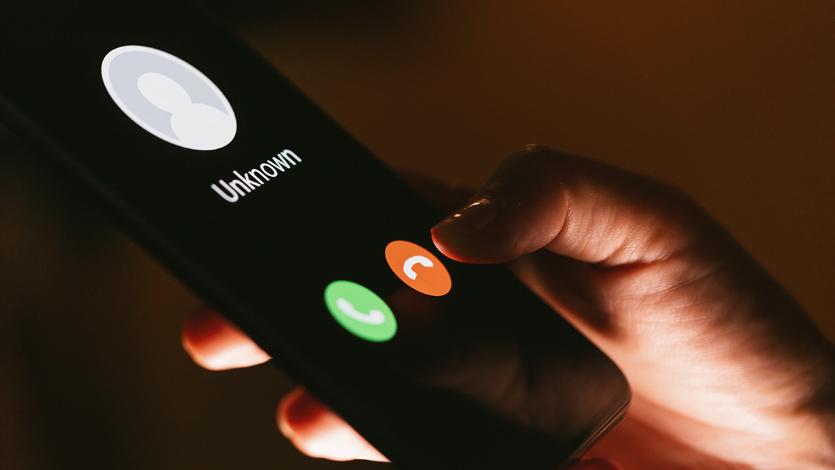 Утечка личных данных: эксперты назвали признаки прослушки в смартфоне