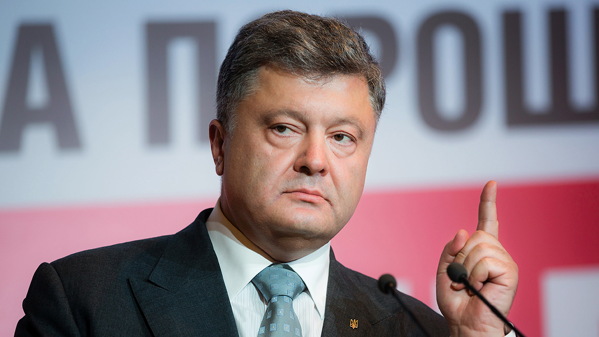 Порошенко разместил свое фото на архиерейском троне в церкви