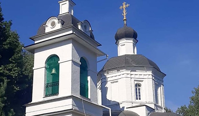 Фасадам старинного храма в Южном Бутове вернули исторический цвет 