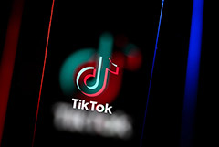 Трамп заявил, что скоро разберется в ситуации с TikTok