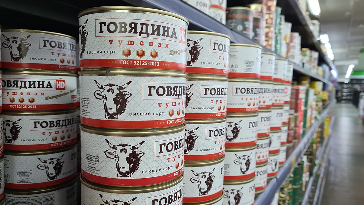 В Крыму дали два года тюрьмы похитившему 33 тонны мясных консервов военному