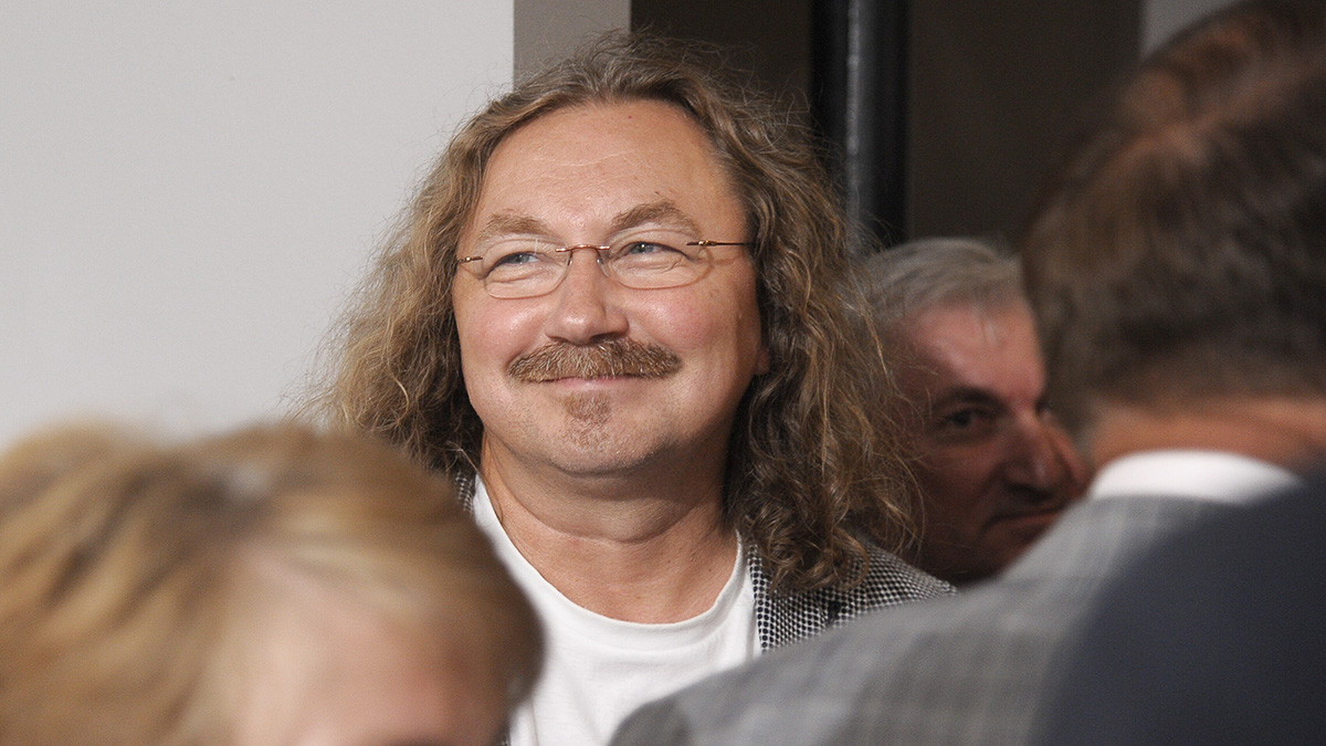 Shot: Николаев потребовал взыскать миллион рублей за фразу «Выпьем за любовь»