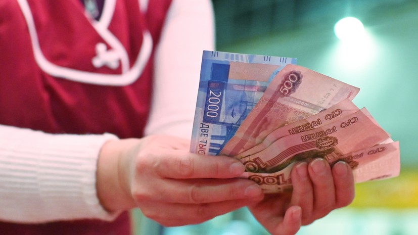 ЦБ России: кассир не имеет права выдавать купюры с серьёзными повреждениями
