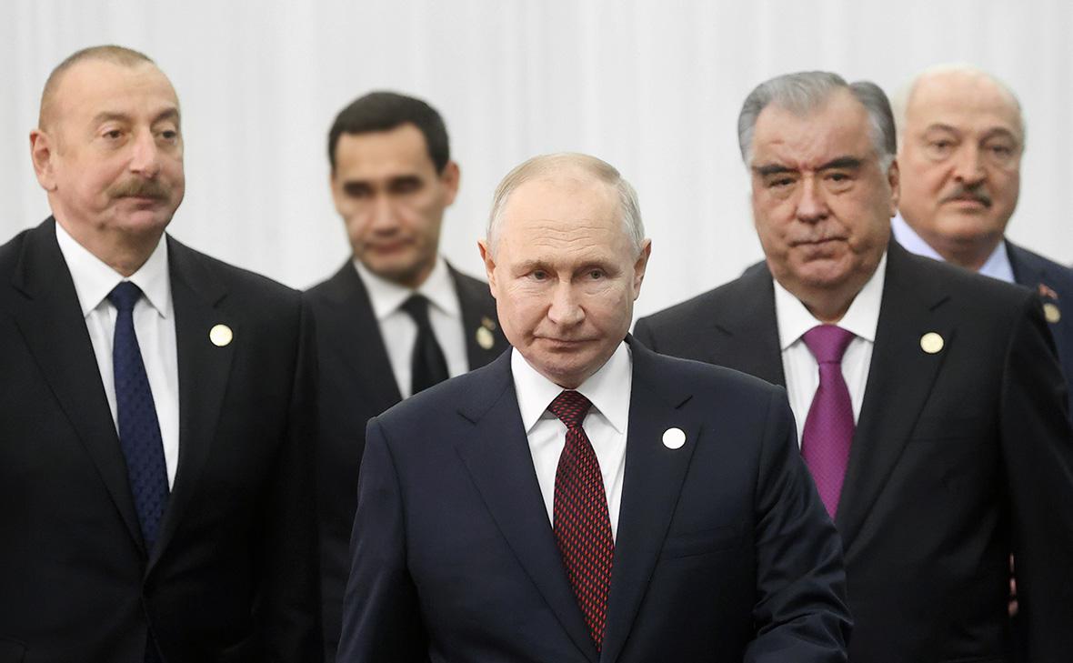 Ильхам Алиев, Владимир Путин, Эмомали Рахмон и Александр Лукашенко (Сергей Карпухин / ТАСС)