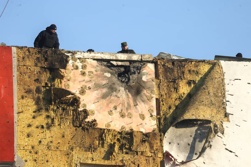 Многоквартирный дом на Домодедовской улице в Москве, поврежденный в результате атаки украинского беспилотника