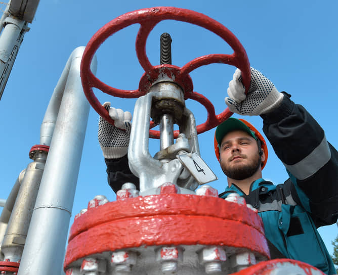 МИД Венгрии объявил о возобновлении нефтяного потока из России-0