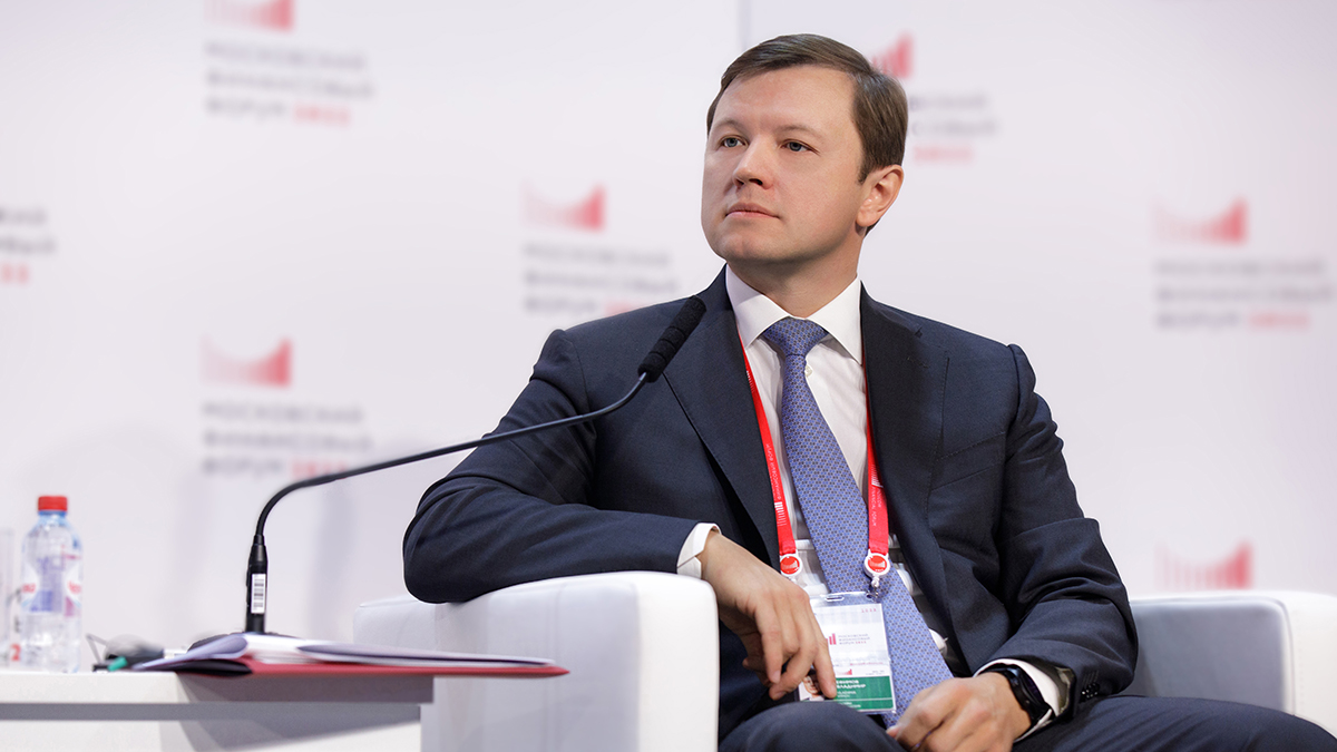 Владимир Ефимов: Более 100 тысяч человек воспользовались суперсервисом «Переезд по программе реновации»