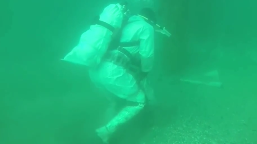 Водолазы МЧС выполнили 1,7 тысячи спусков на дно Чёрного моря для сбора мазута