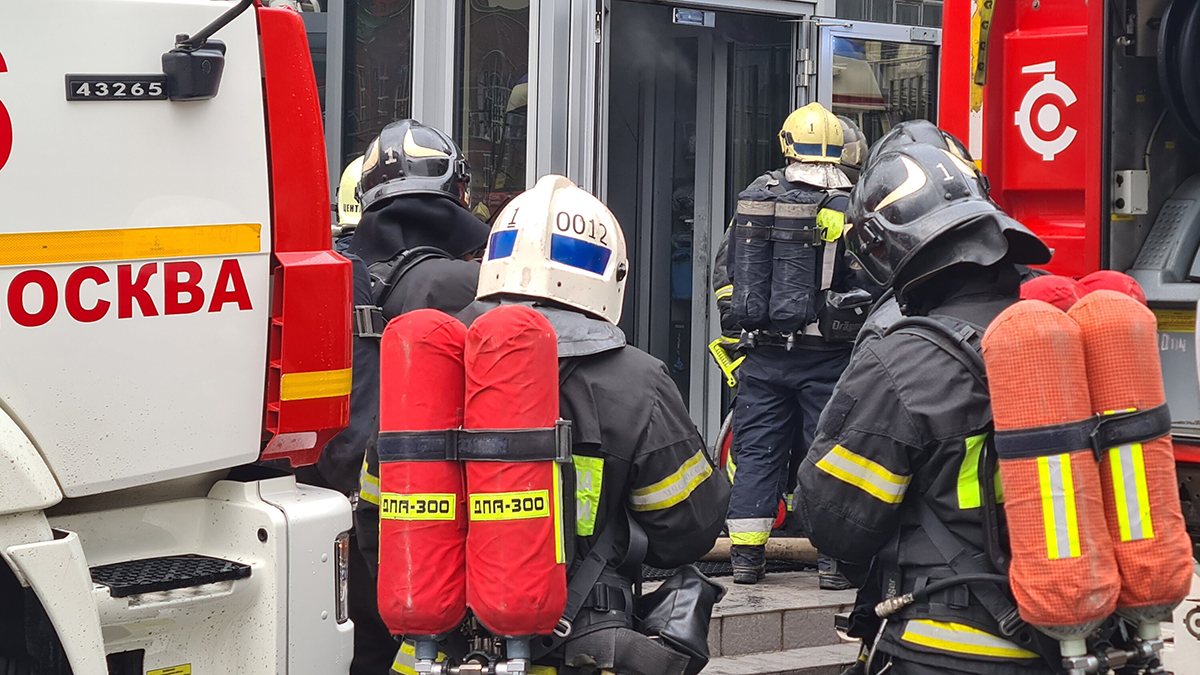 Три человека пострадали при пожаре на юго-западе Москвы
