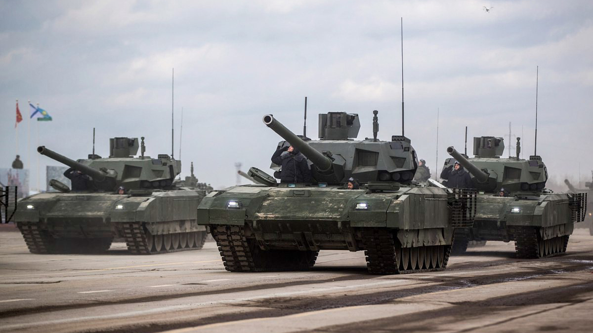 Колонну танков и военных машин с солдатами заметили в Екатеринбурге