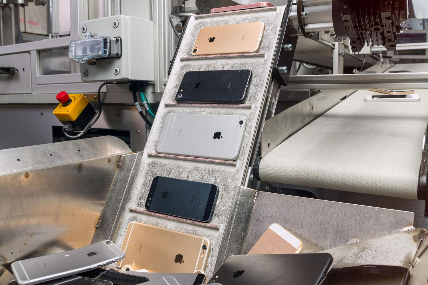 Успехи Apple и Foxconn в Китае и Индии при амбициях США и Трампа-0