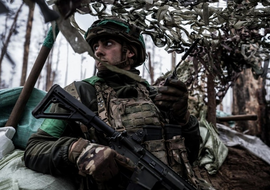 Группу украинских военных с белым флагом заметили в Запорожье