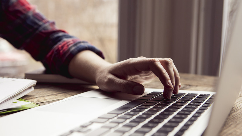 Специалист Дворянский: дипфейк можно распознать по неестественной мимике