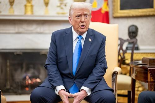 Трамп запретил финансировать исследования потенциально опасных вирусов