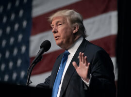 Дональд Трамп с юмором отметил, что образ Папы Римского не его идея SiouxCityIowaUsa-November62016RepublicanPresidential