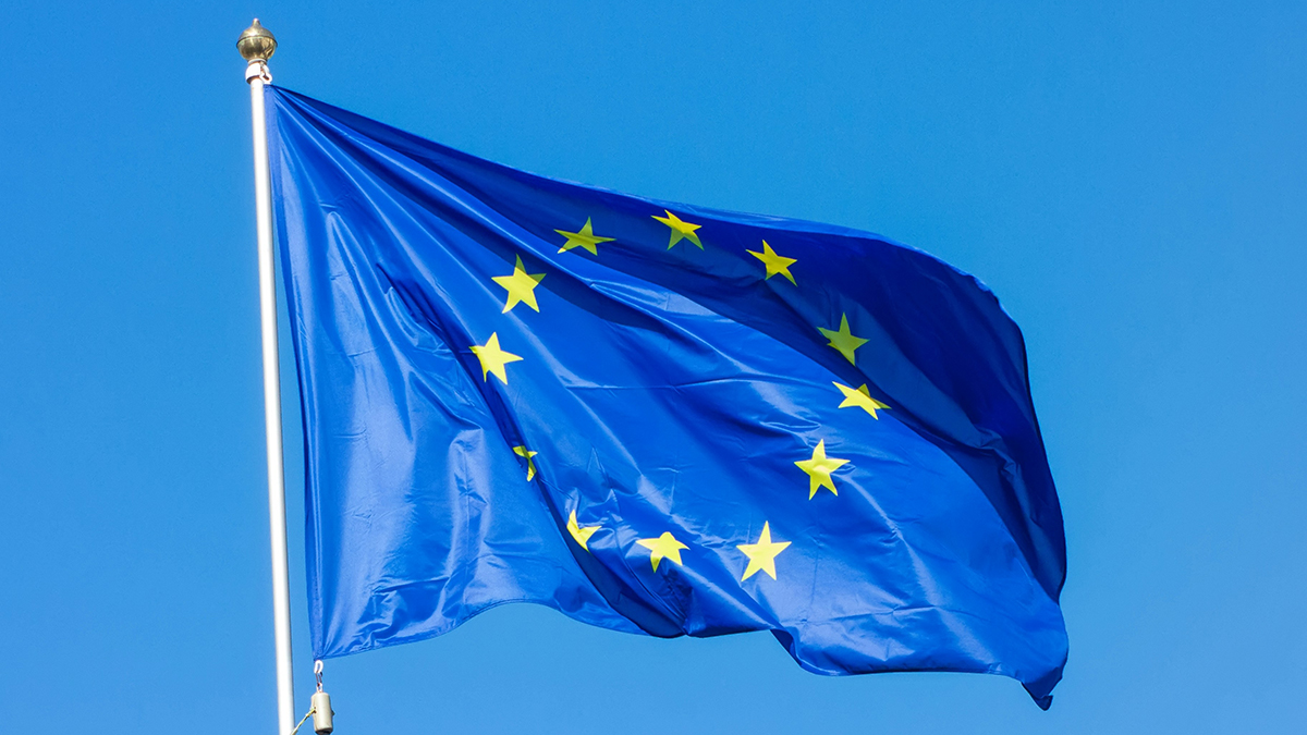 Bloomberg: ЕС введет санкции против «Сургутнефтьгаза» и ВСК