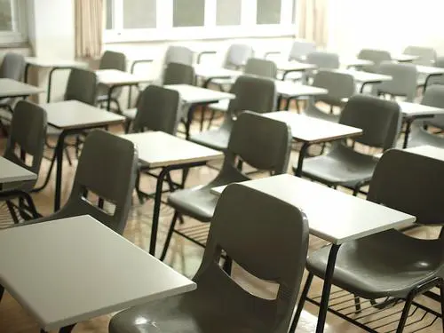 В Свердловской области провели личный досмотр школьников через раздевание