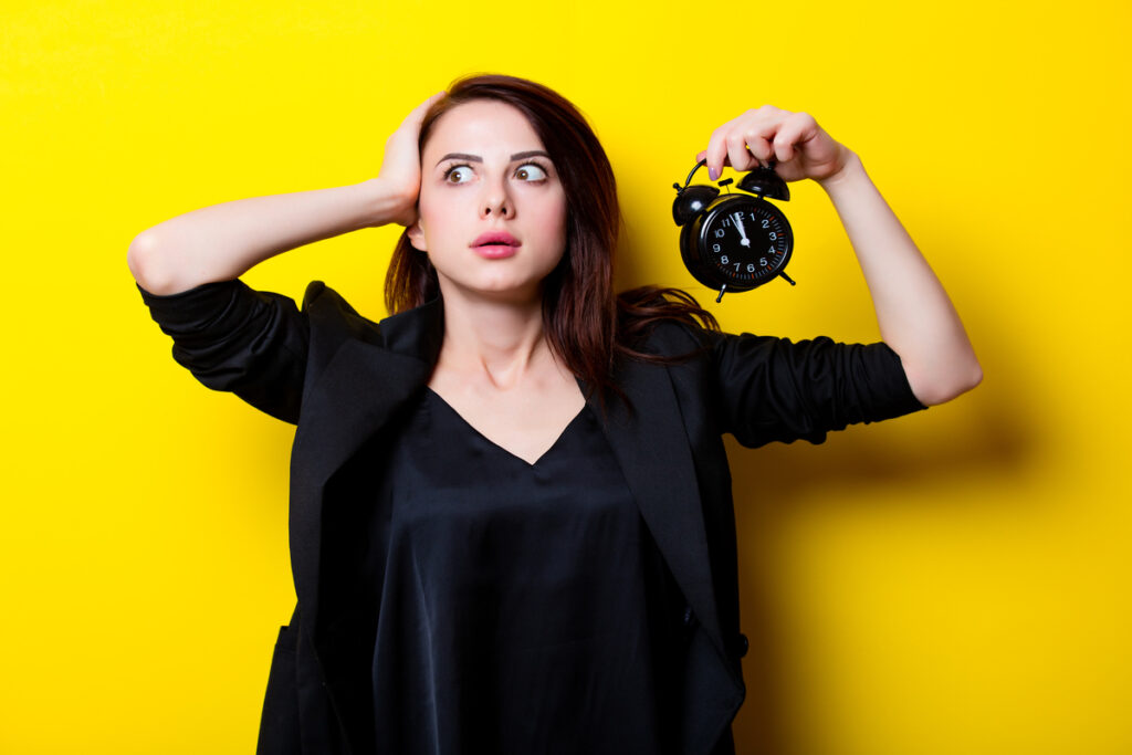 portrait of the young woman with clock tstpp портрет молодой женщины с часами
