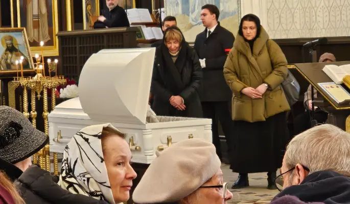 Что положили в шикарный гроб к Голубкиной перед закрытием крышки 