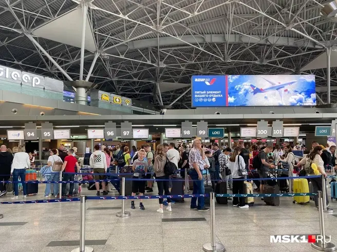 Самолеты начали разворачиваться или кружиться над Подмосковьем | Источник: Виктория Чулюкина / MSK1.RU