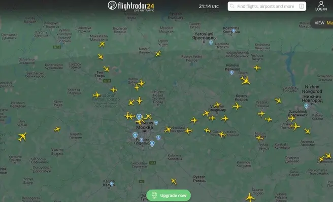 Сейчас борты облетают закрытую зону, кружат на севере Московской области | Источник: Flightradar24.com