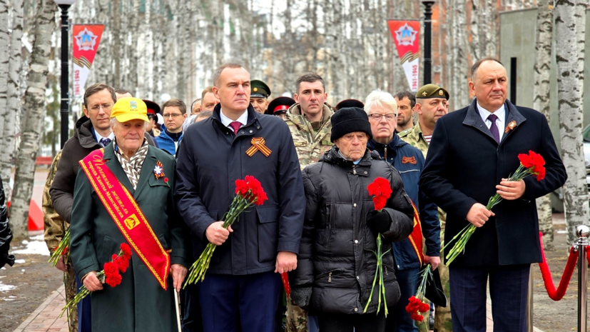 В Ханты-Мансийске возложили цветы к памятному знаку «Труженикам тыла»