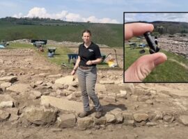 v nortumberlende najden drevnerimskij amulet vremyon adriana-tstpp-ru-174646850600-0