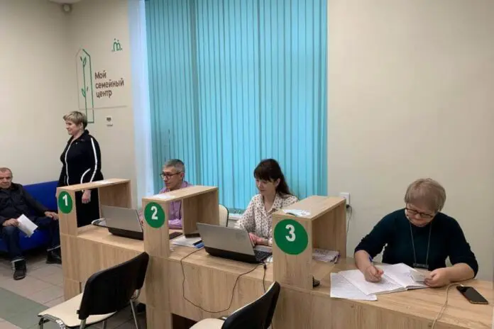 Денис Паслер отметил более 14 тысяч героев соцзащиты Свердловской области-0