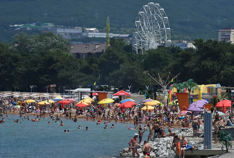 В Геленджике зафиксирован рекордный наплыв туристов на курорты края-0