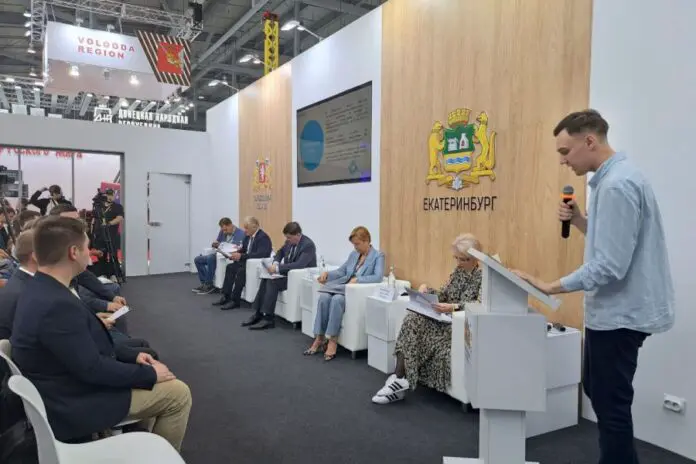 Алексей Шмыков и Денис Паслер отметили победителей ИННОПРОМ-2025 и вузов Свердловской области-0
