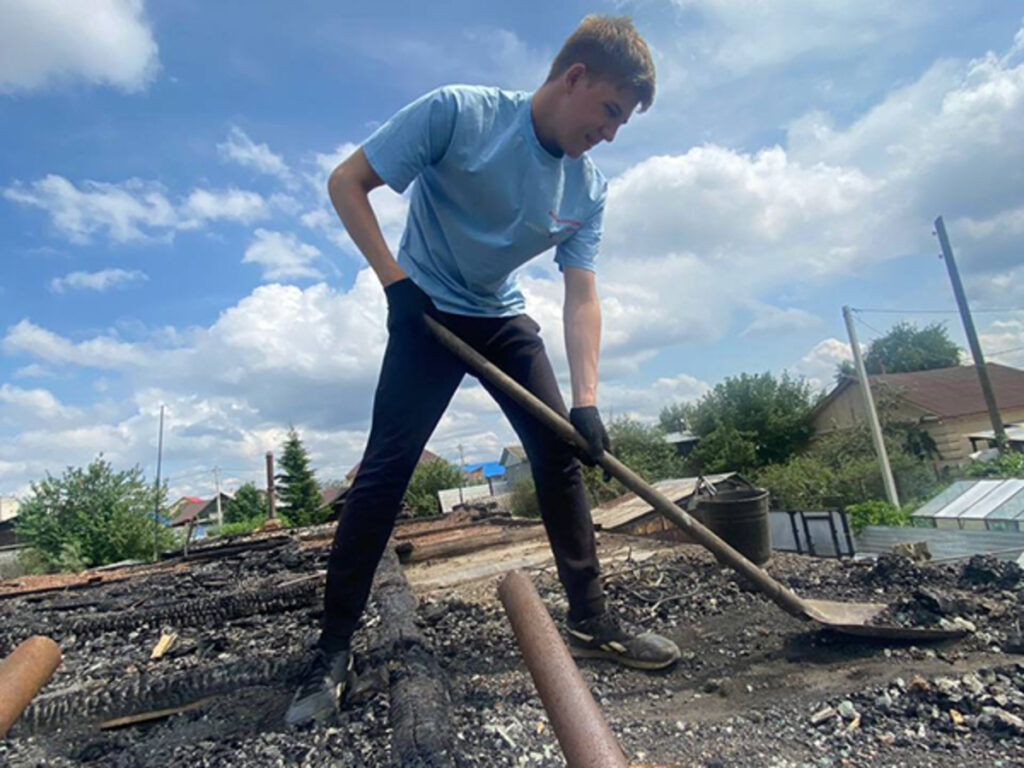 Алексей Вихарев и волонтёры меняют жизни