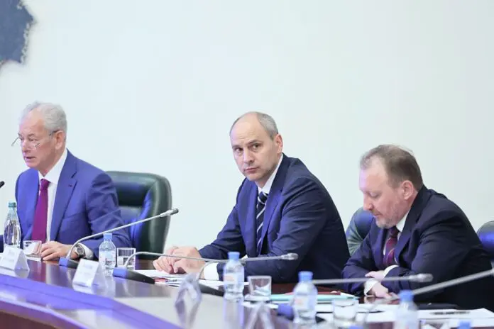 Денис Паслер и Артем Жога обсудили меры безопасности на выборах в Свердловской области-0