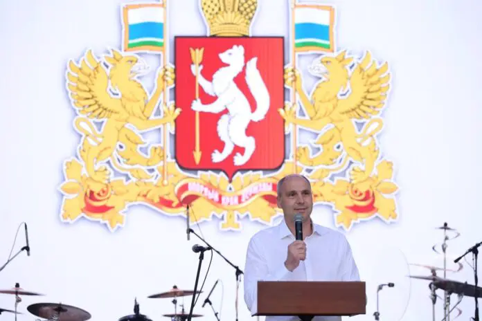 Денис Паслер и Дима Билан на празднике строителей в Екатеринбурге-0
